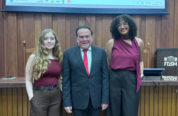 Palestra sobre opinião pública e democracia reúne alunos e comunidade na FDSM