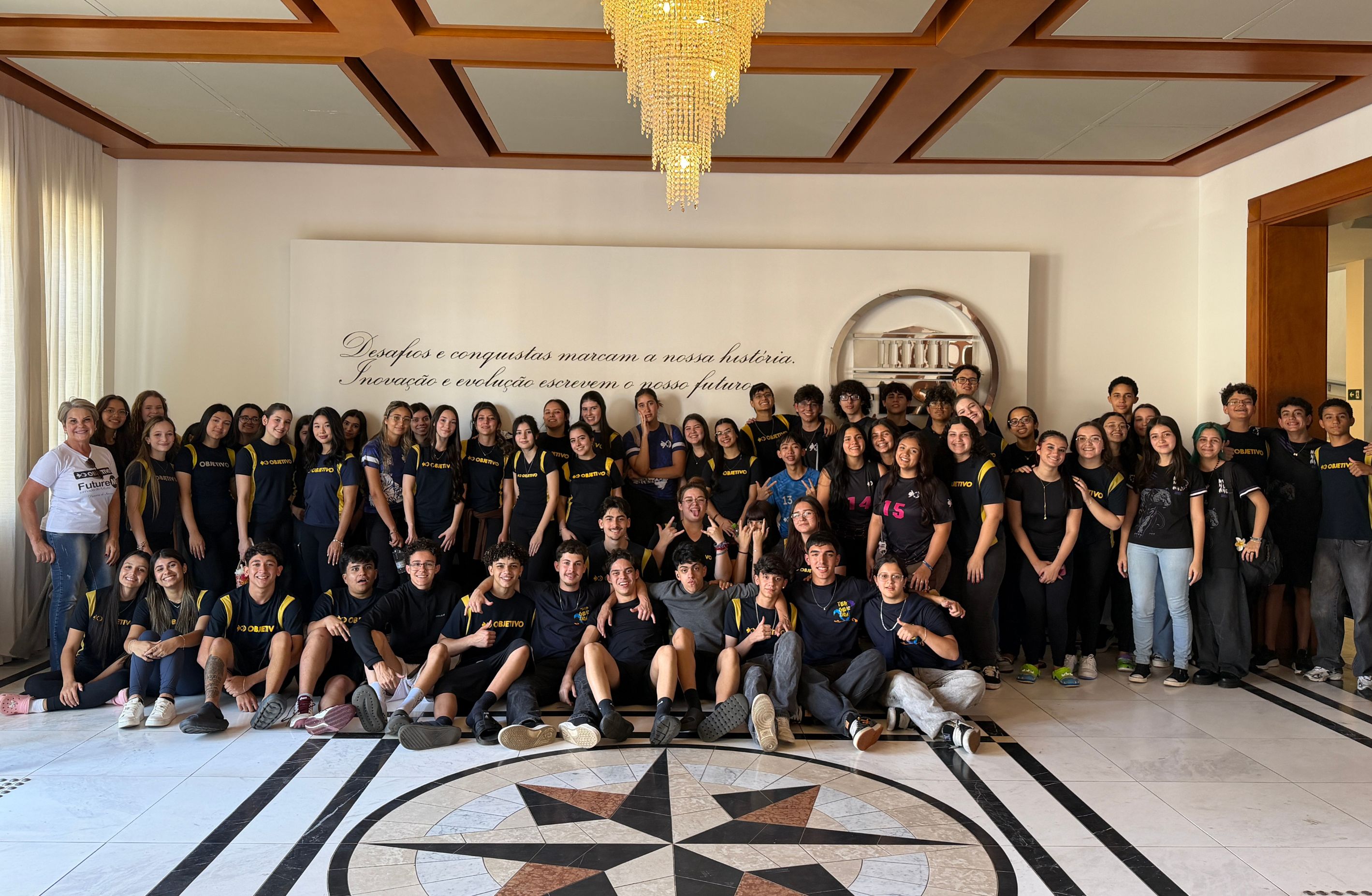 Alunos do Colégio Objetivo de PA visitam FDSM
