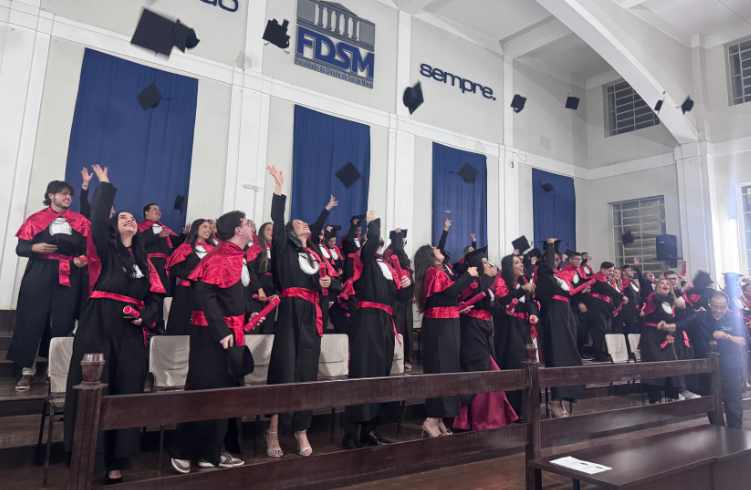 FDSM realiza Colação de Grau da 25ª Turma Diurna