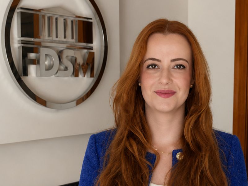 Foto do docente responsável: Estela Cristina Vieira de Siqueira